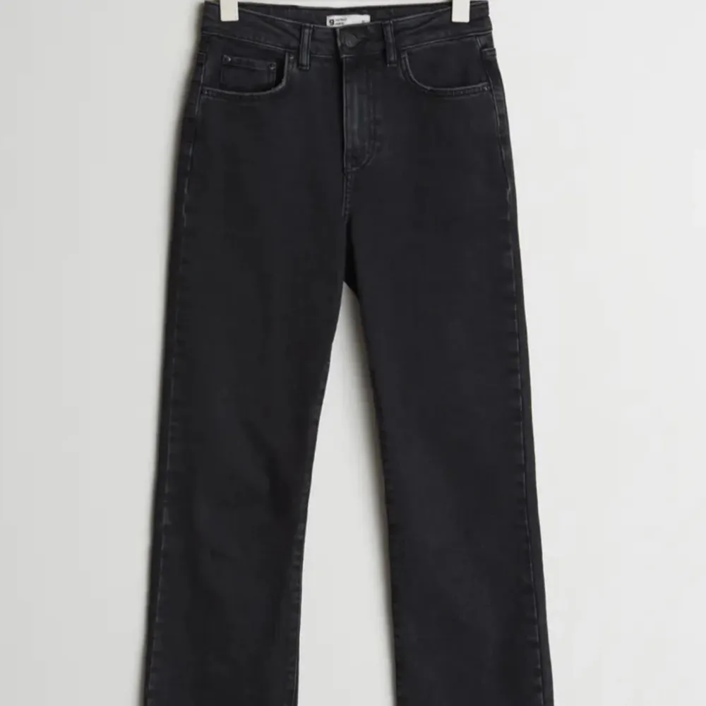 Ylva kick flare jeans från Gina tricot! Köpta för 499kr.  I använt skick! . Jeans & Byxor.