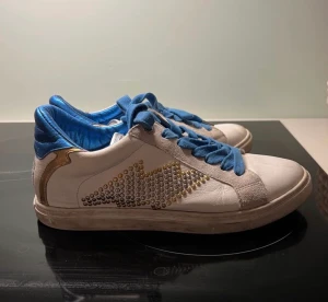 Zadig skor - Säljer mina så zadig skor, säljer för att det är försmå. De är använda mycket och har några defekter 