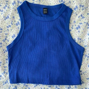 Blå topp - Blå topp från Shein, aldrig använd. Strl S🦋💙 30kr + frakt💙