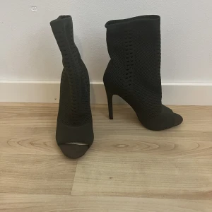 Mörkgröna knit heels - Använd några ggr 