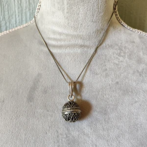 Halsband  - Kula med pingla