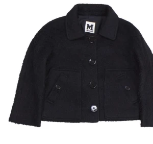 Missoni Jacka - Säljer denna trekvartsärmade svarta jackan från missoni. Storlek 38 men skulle säga att den är mindre i storleken. 