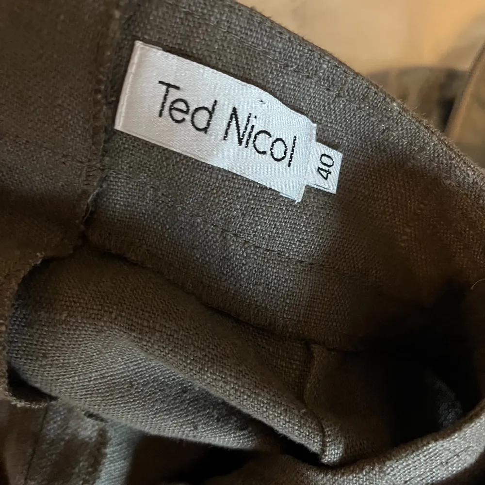 Supersnygga Ted Nicol byxor! Knappt använda. Nypris 1400. . Jeans & Byxor.