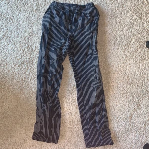 Vintage french pants - Vintage byxor från Frankrike. Från början tror jag att det är kockbyxor. Ganska små men passar för både tjejer och killar 