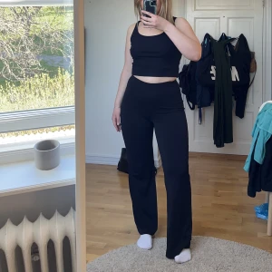 Vida byxor ivyrevel - Svarta byxor från Ivyrevel storlek Xs, men passar S och M!🩵