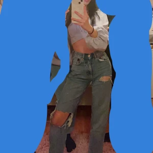 Blåa jeans! - Blåa jeans från gina. Använda ganska många gånger. Säljer eftersom de är för små. Storlek 30. Säljer för 150kr