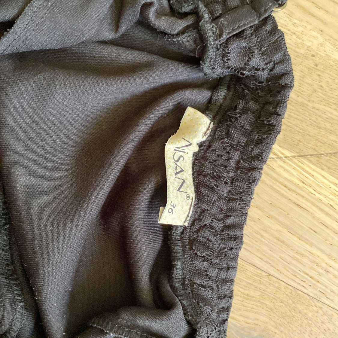 Kort svart klänning med fungerande dragkedja  - 91