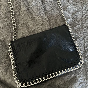 Tiamo väska  - fin och rymlig väska! fint skick 