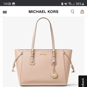 Michael kors - Nästan helt ny michael kors väska, jätte bra skick och köpt för 3100kr. Pris kan diskuteras 