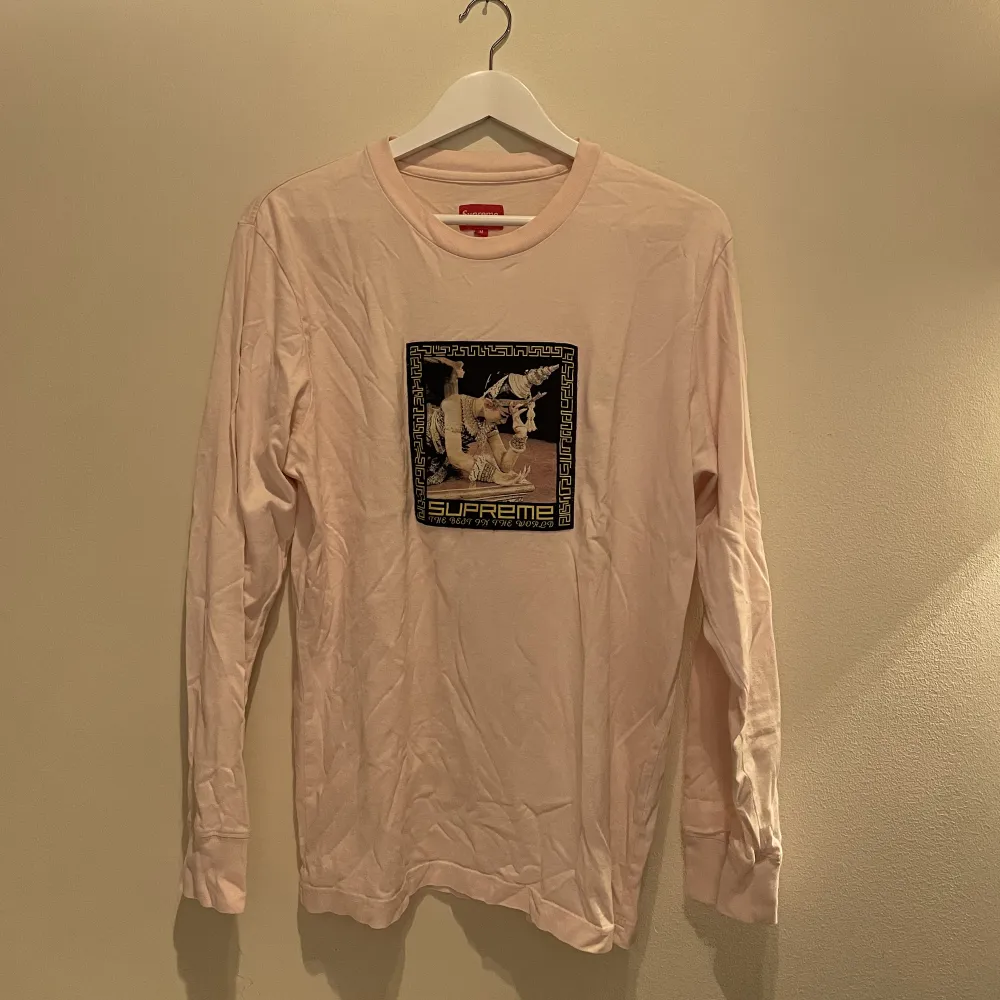 Rosa Supreme longsleeve, från ungefär 2018. T-shirts.