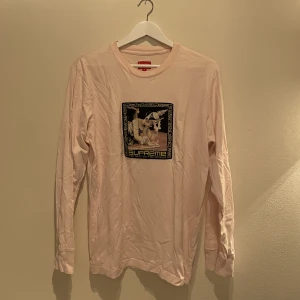 Supreme tröja - Rosa Supreme longsleeve, från ungefär 2018