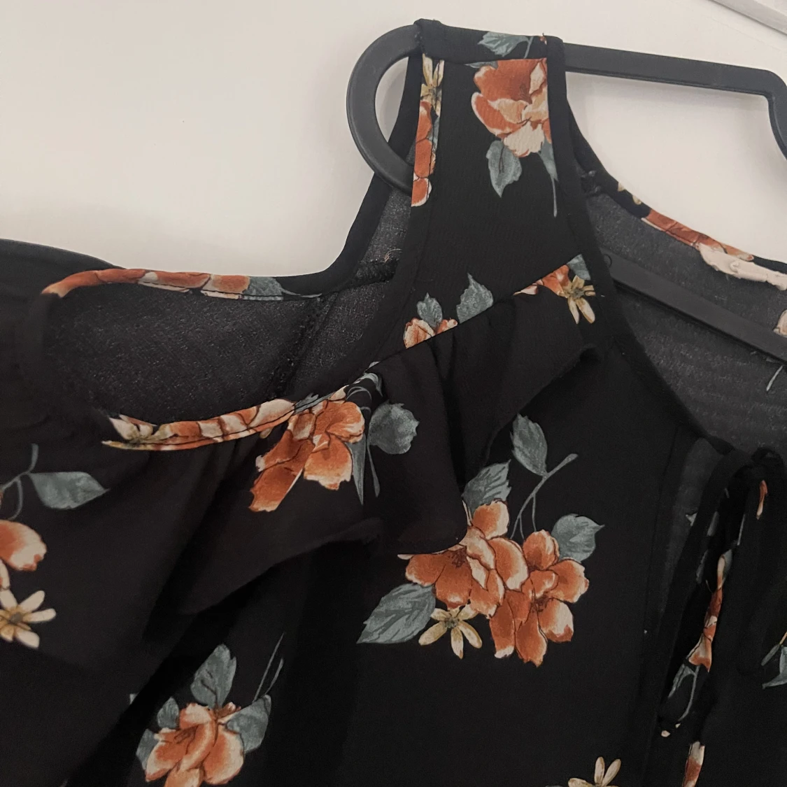 Blus med öppna axlar  - 90