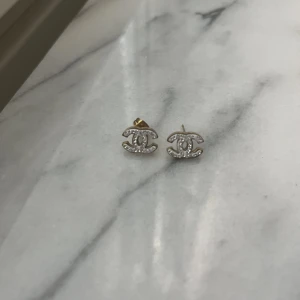 Cc örhängen - Aldrig använd 