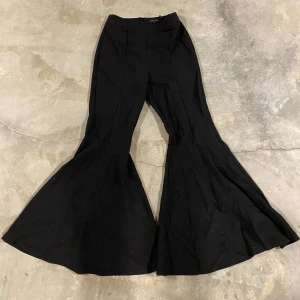 Byxor  - 1 par 150 2 par 250 3 par 300