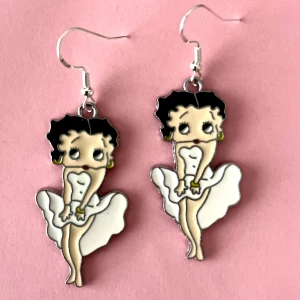 Betty Boop örhängen 🤍 - Nickelfria krokar  🤍 Kan hämtas i Hornstull 