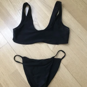 Svart bikini - Oanvänd svart bikini. Står storlek M men mer som en XS/S. Från Bright Swimwear. Säljer även fler bikinis 💖