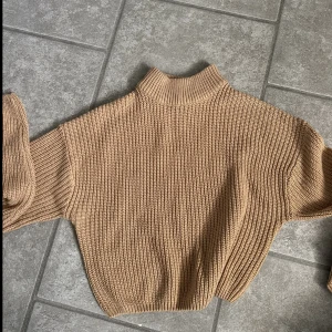 Tröja - Fin tröja, använd några gånger men i fint skick. Köparen står för frakt!