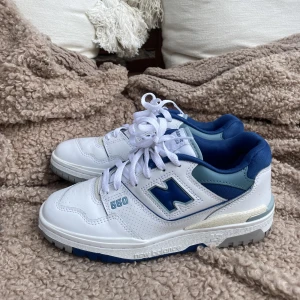 New Balance 550  - Jättefina New Balance 550 skor i nyskick! 😍 Enbart använda ett fåtal gånger. Frakt ingår inte.