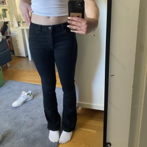 Bootcut jeans  - Svarta Bootcut jeans💞💞