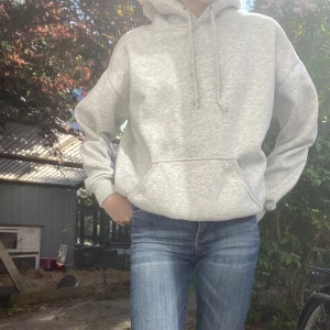 Hoodie  - Ännu en hoodie. Denna är lite nyare derför lite dyrare❤️