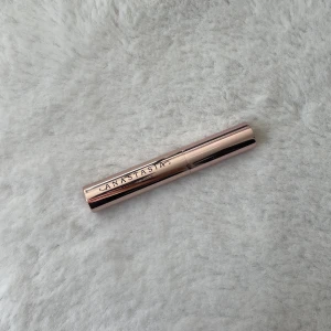 Anastasia brow gel - Full size clear brow gel från Anastasia, självklart oöppnad & oanvänd. Säljer då jag redan har ett 😊