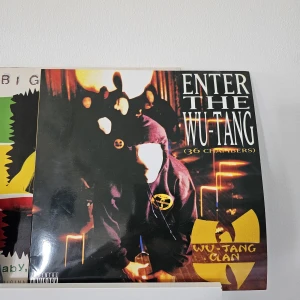 Enter the Wu tang 36 chambers  - LP skiva fick en extra i födelsedags present säljer ena 
