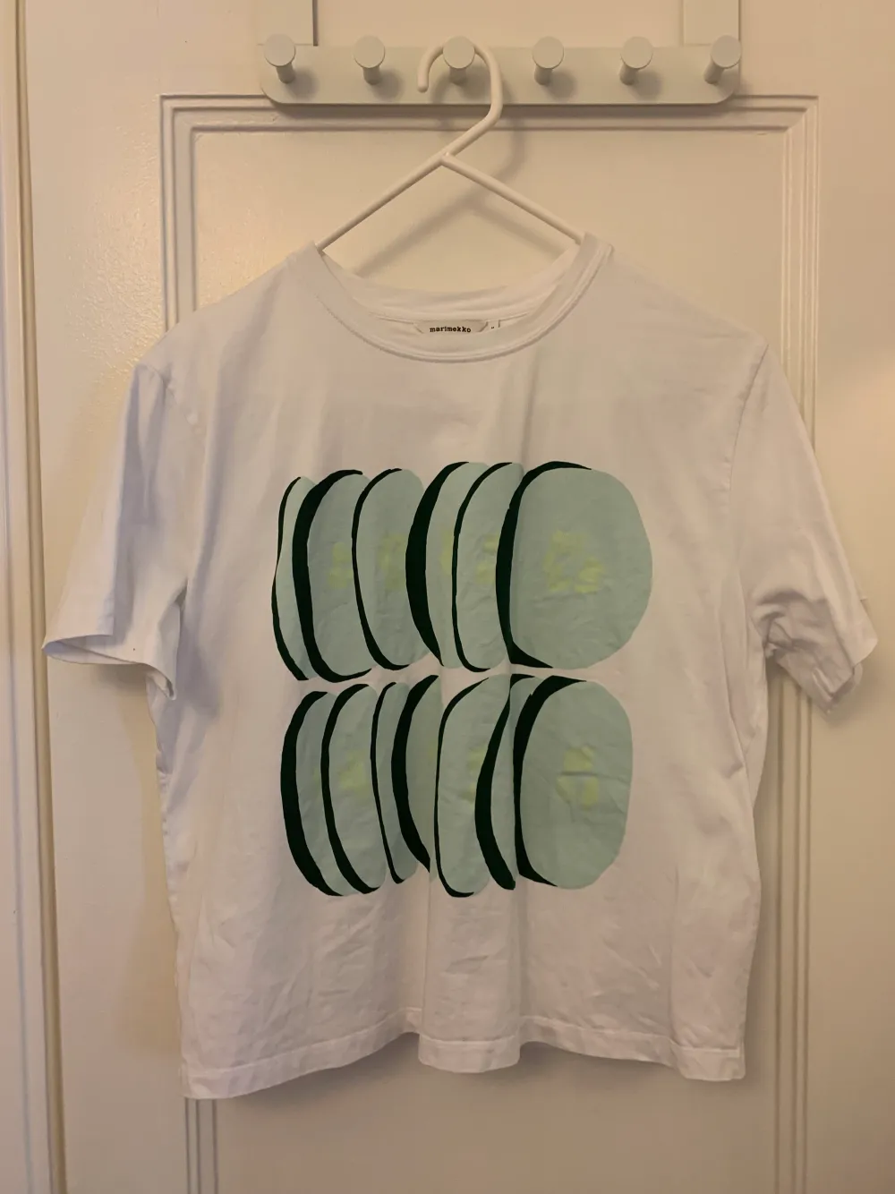 T-shirt från Marimekko, ”Vaikutus Kurkut”. Använd 1-2 gånger. Nypris ca 1300 kr. Finns på andra sidor.. T-shirts.