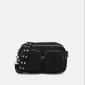 Gina Tricot väska - väska från gina som inte kommer till användning längre💕skriv för fler bilder💕 200 +frakt