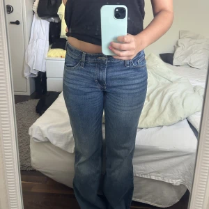 Bootcut jeans  - Bootcut jeans från hm i low/mid waist. Går inte längre att få tag på💗