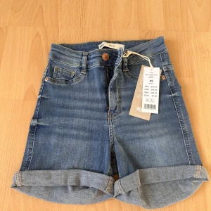 Shorts  - Helt nya och oanvända. Från Gina Tricot, märke Molly.  