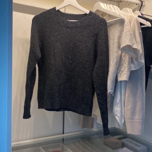 Stickad tröja  - Stickad tröja från Vero Moda!🫶