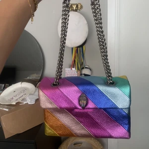 Kurtgeiger väska - Rengbågsväska stor modell från Kurt geiger knappt använd Pris kan diskuteras vid snabb affär