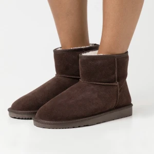 uggsliknande skor - säljer mina jättefina uggsliknande skor köpta på zalando💕de är i storlek 38