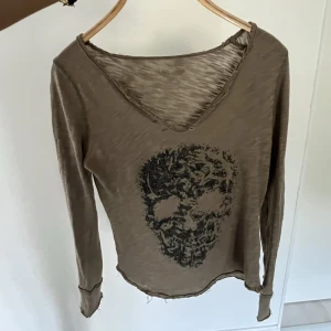 Zadig & Voltaire  - Säljer denna jätte fina zadig tröjan i bra skick 