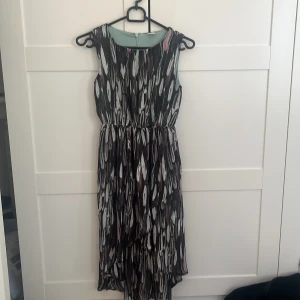 Klänning för flickor 9-10 år - En klänning för sommaren som är för 9-10 år. Använd max 2 gågner