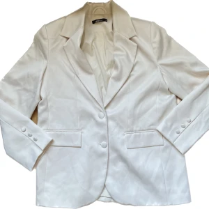 Vit blazer - 🤍Köp 4 tröjor för 200kr + FRI FRAKT 🤍 eller 3 för 2 på alla plagg 