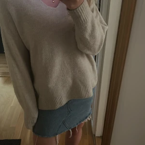 Jeans kjol - Snygg jeanskjol i väldigt fint skick! Säljer då den inte längre kommer till andvändning. Hör av er om frågor eller intresse!🫶🏼