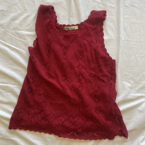 Stickat Blue Arkedia Linne - Stickat linne köpt på Beyondretro. Mycket bra skick. Storlek s och bra material. Frakt ingår ej i pris ❣️