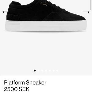 Axel arigato skor - Axel arigato plattform sneaker i färgen Khaki grön. 950 ink spårbar frakt 🚚  900 vid upphämtning i Jkpg🏠 Hör av er vid frågor 💘💘