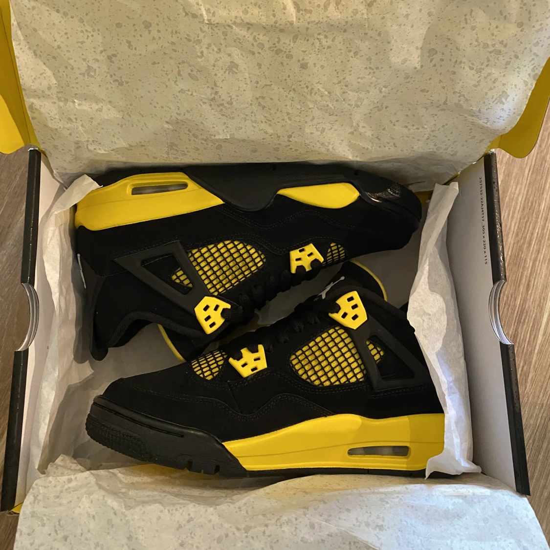 Jordan 4 yellow thunder - 91