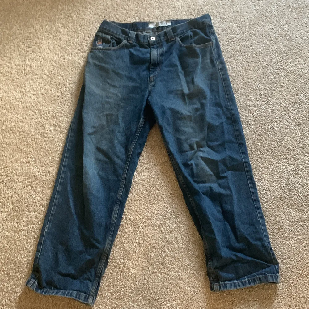 Ett bra polar 93’s i använt skick men för ett bra pris går för 1300 ny . Jeans & Byxor.