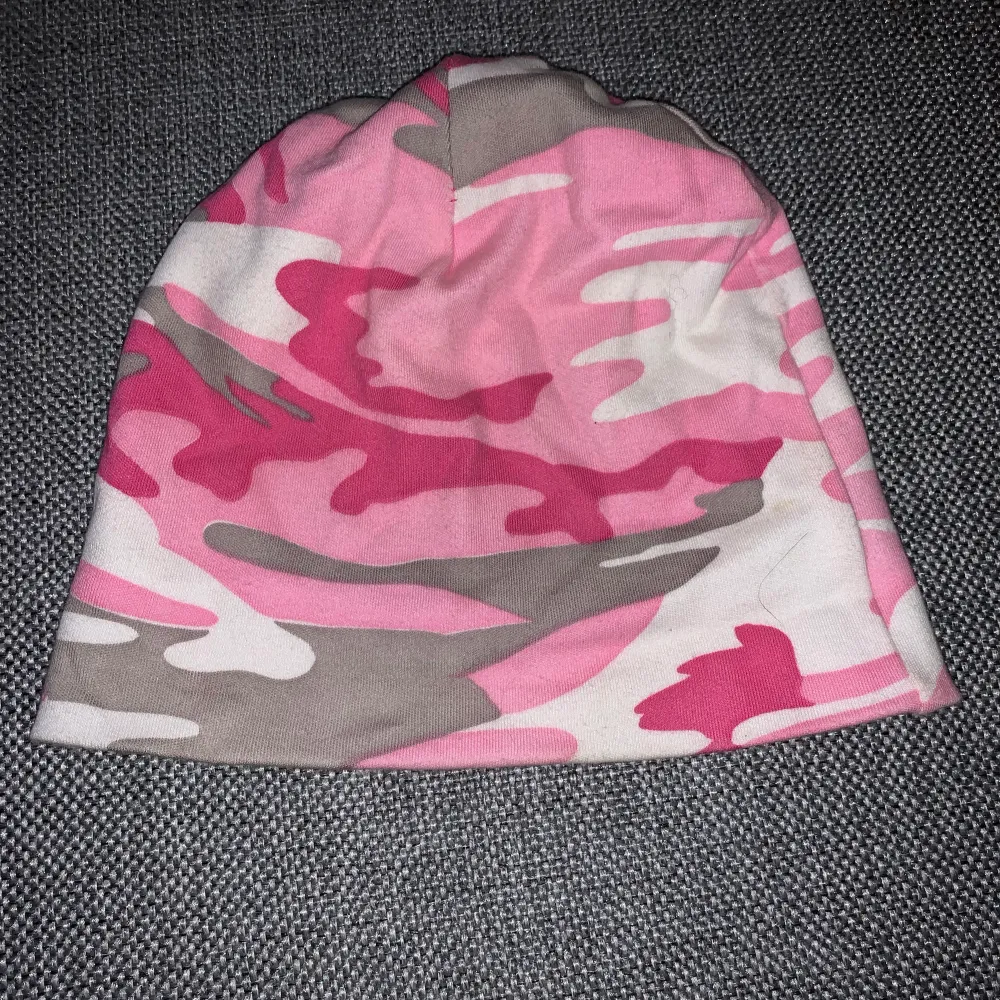 Mössa barn rosa Kamouflage  Supermjukt tyg väldigt stretchig (Tips! Köp med bundle för att spara på den frakten🔥! In och fynda fler plagg i flödet👑😉). Övrigt.
