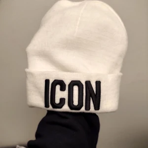 Icon  - Hej! Bilden är slarvigt tagen önska du bättre bild bara om. Skick på kläderna är bra använder,, många av de sällan.