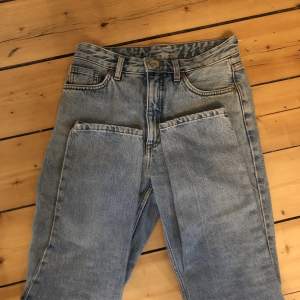 Snygga jeans köpta second hand, aldrig använda!