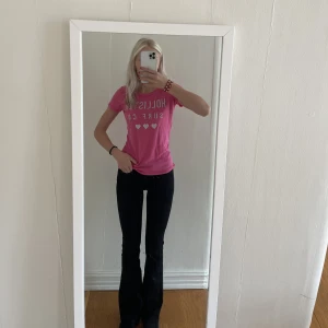 Hollister t-shirt  - Rosa t-shirt från Hollister i fint skick!💞🩷