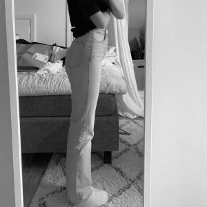 Weekday jeans - Jättefina blå (se 3e bilden) weekday jeans i bra skick😋😋 Säljer då de blivit för små! Storlek 24x32