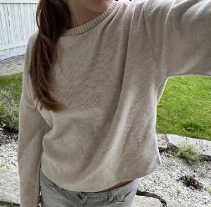 Stickad tröja Zara - Superbra skick! Säljer då den inte används🤍 Använd gärna Köp nu!