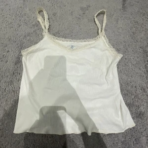 Brandy linne  - Vitt linne från brandy Melville, storlek one size