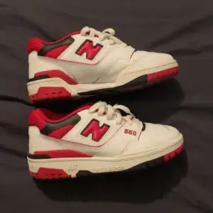 Säljer dessa as snygga new balance 550 skorna. Använt fåtal gånger,samt hyfsat nya och säljer pga att dem inte kommer till någon användning.