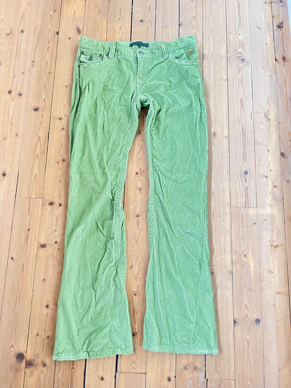 Lågmidjade manchesterbyxor